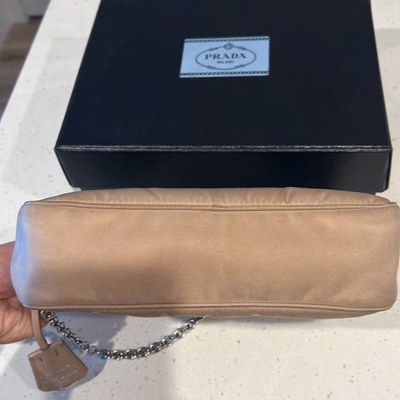 Prada Nylon Re-Edition 2005 Shoulder Bag - Picture 6 of 8